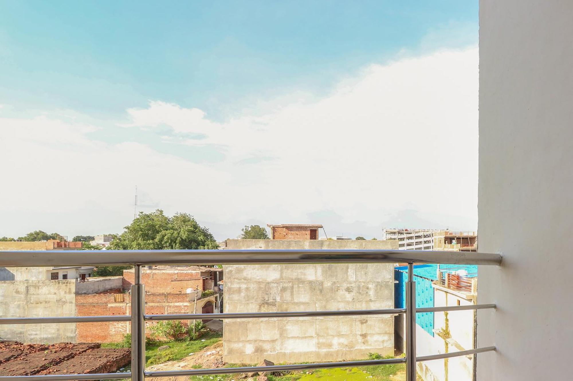 Hotel O Vgs Chinhat Bagian luar foto